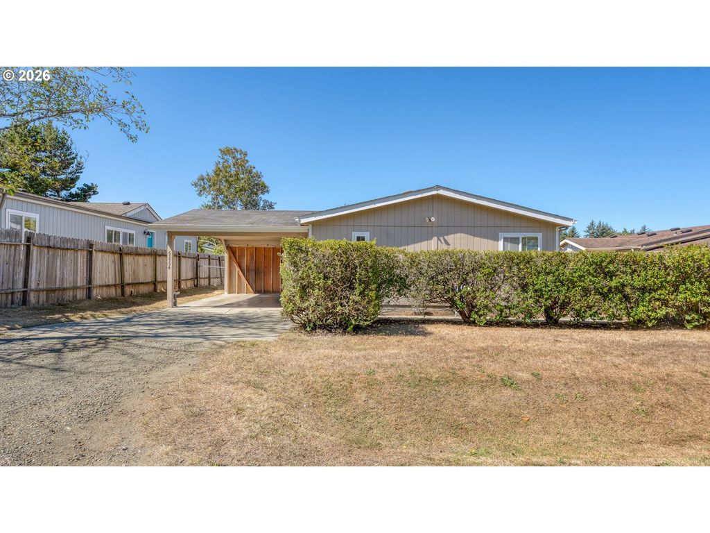 63754 Wallace Rd, Coos Bay