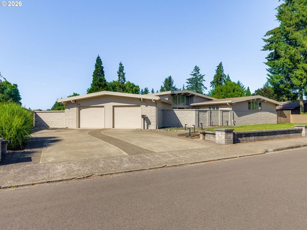 2035 Nw Saint Andrews Dr, McMinnville