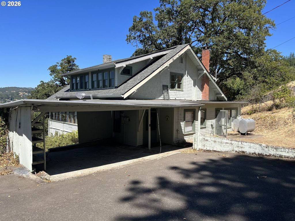 1212 Se Reservoir Ave, Roseburg
