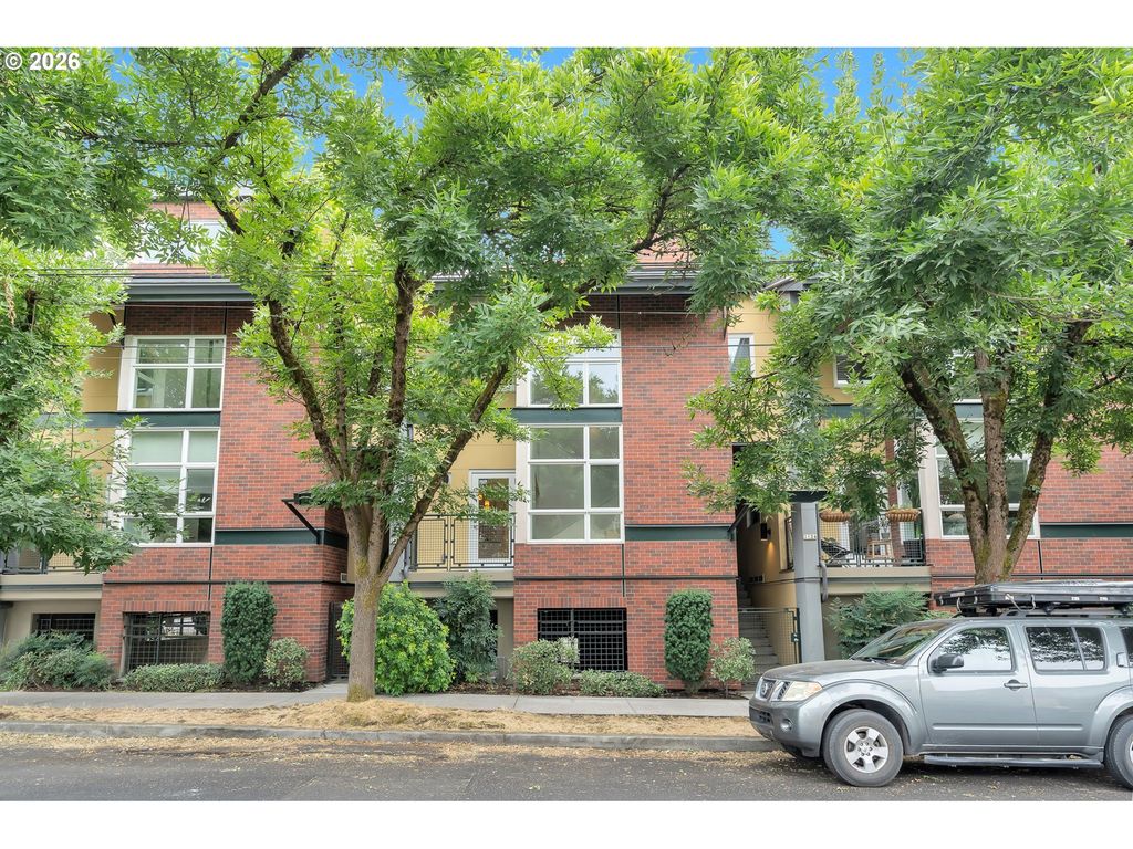 1128 Ne Schuyler St 106, Portland