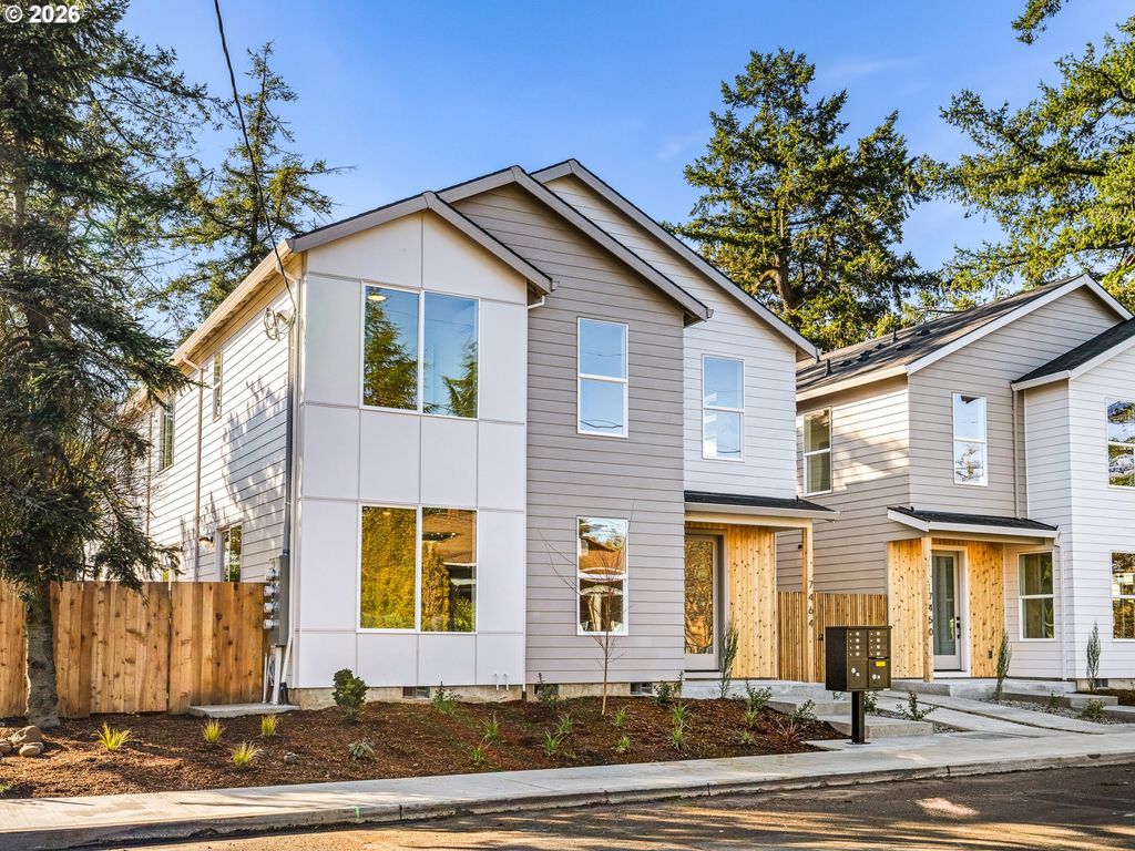 7464 Se Tolman St, Portland