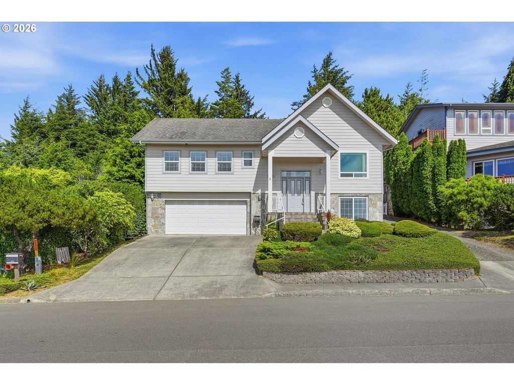 755 Prefontaine Dr, Coos Bay