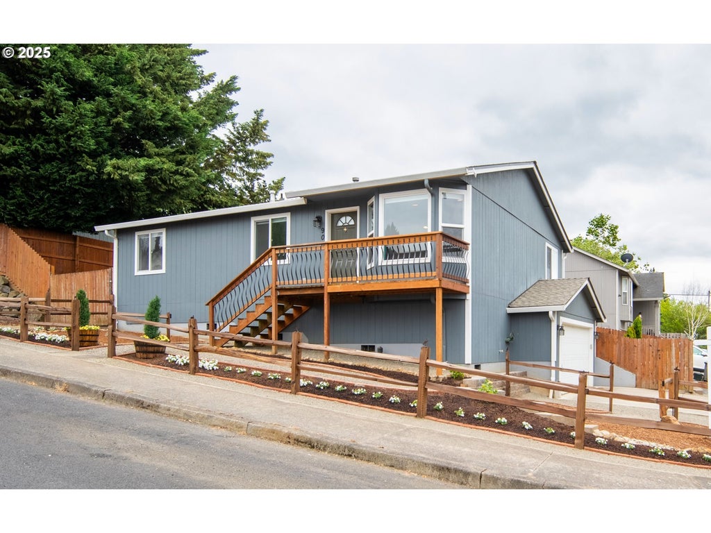 906 N Railroad Ave, Ridgefield