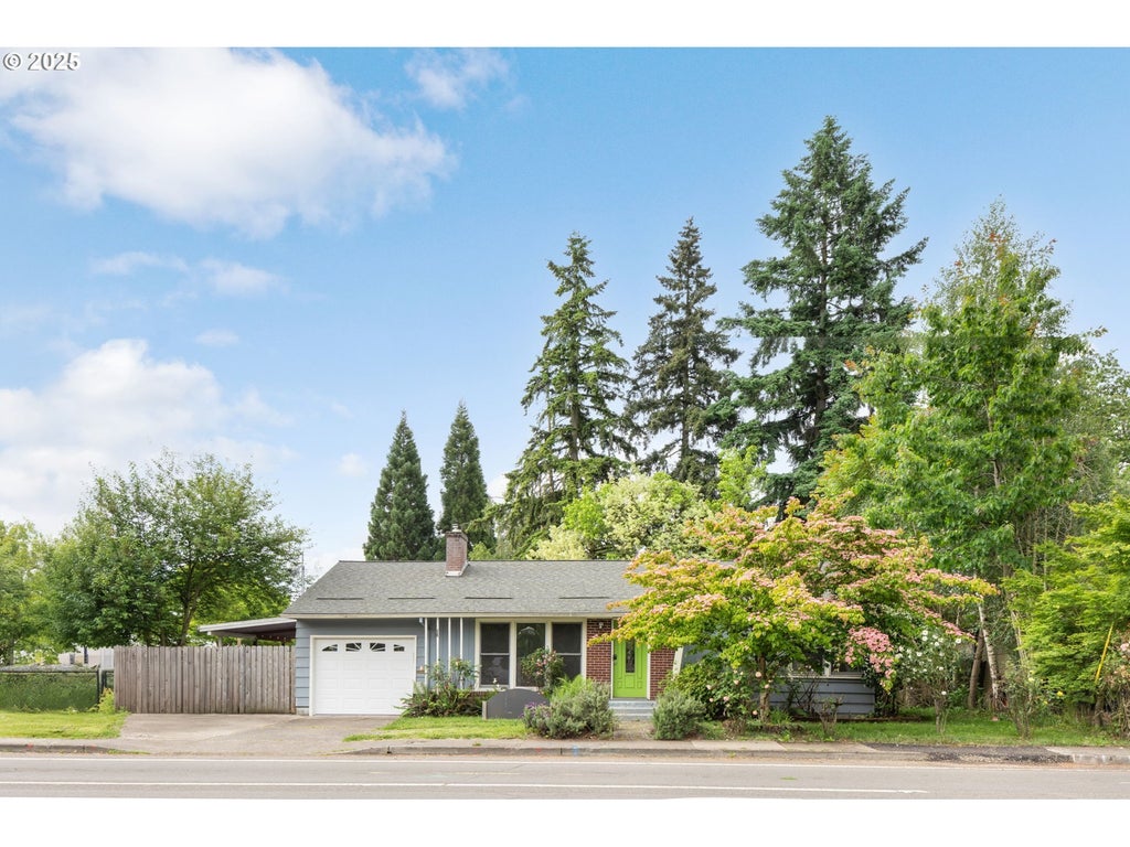 960 E Main St, Hillsboro