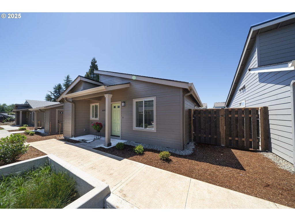 12246 Meadowlawn Dr, Oregon City