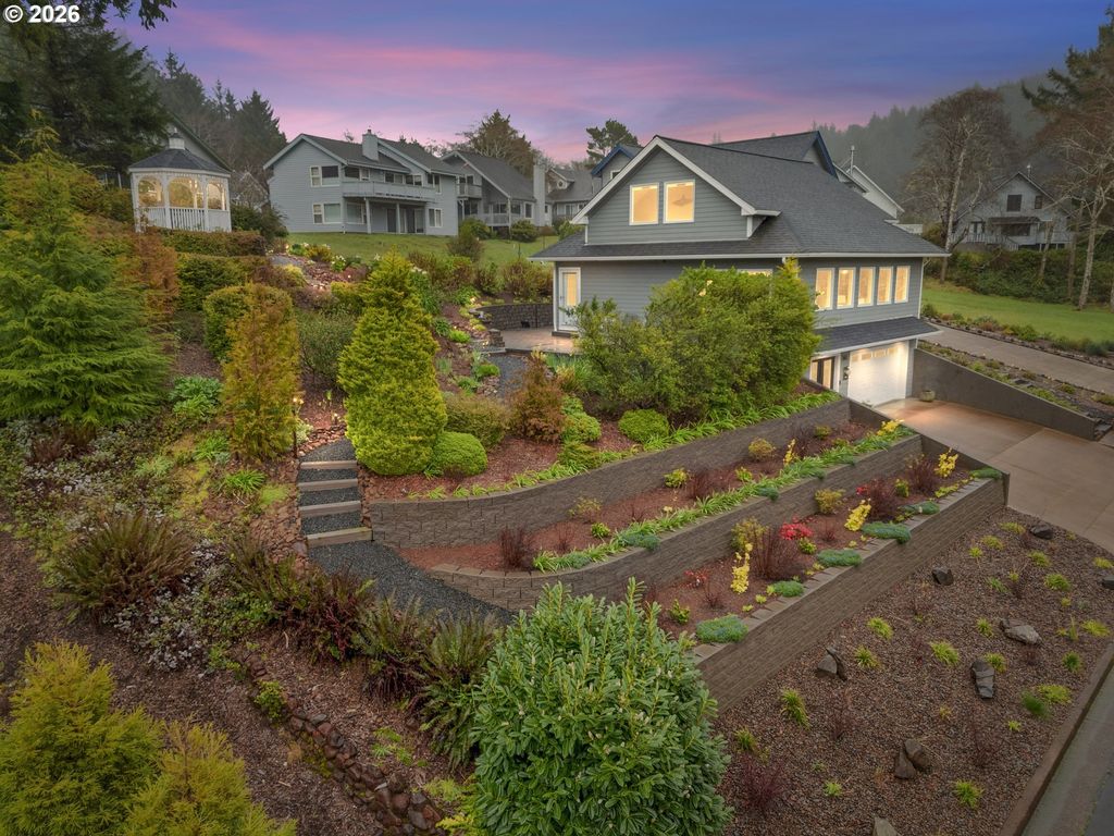 161 Combs Cir, Yachats