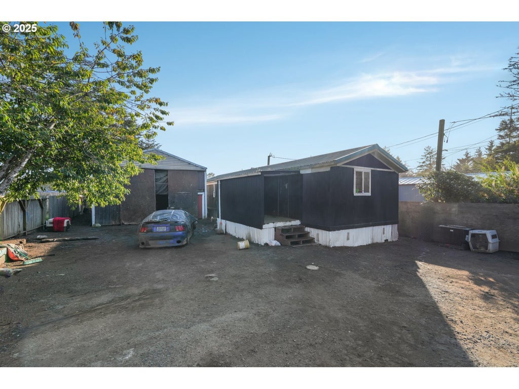 90842 Hollywood Ln, Coos Bay