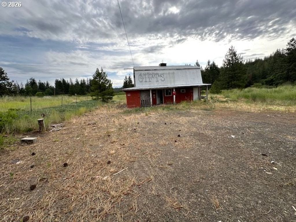 1704 Highway 97, Goldendale