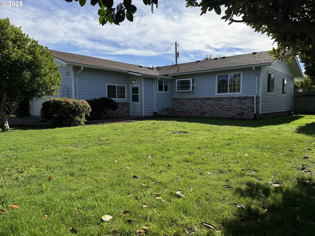 221 Musser St, Brookings