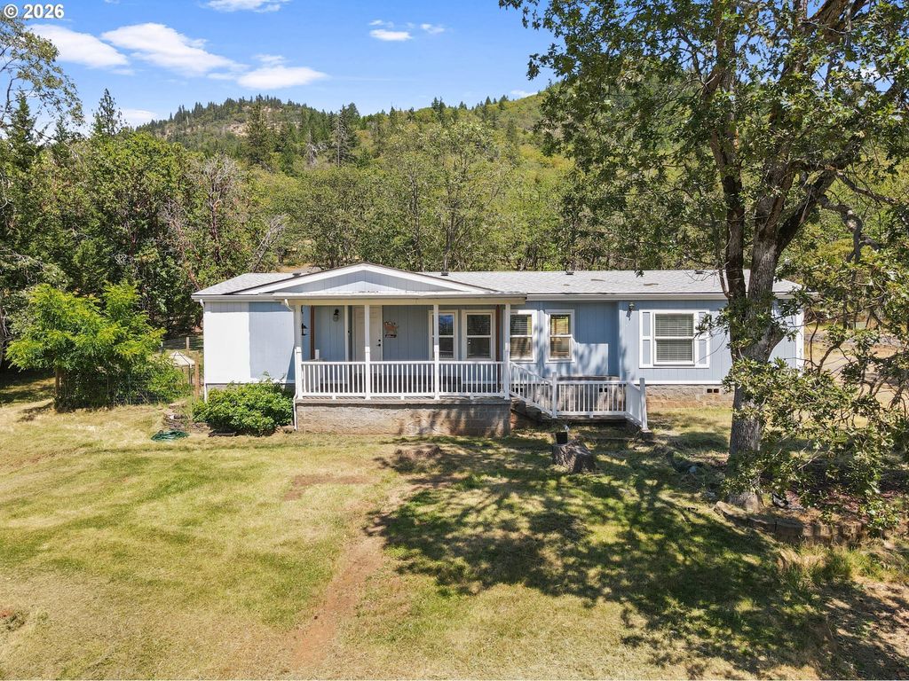 235 Dearing Way, Grants Pass