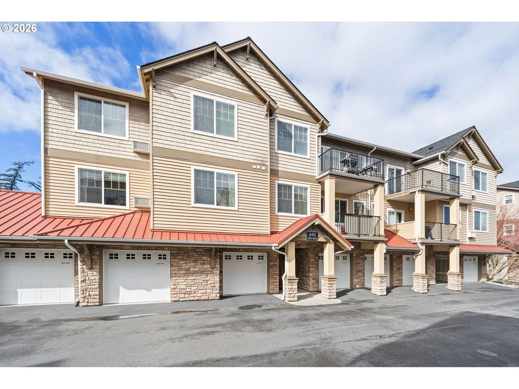 695 Nw Falling Waters Ln 304, Portland