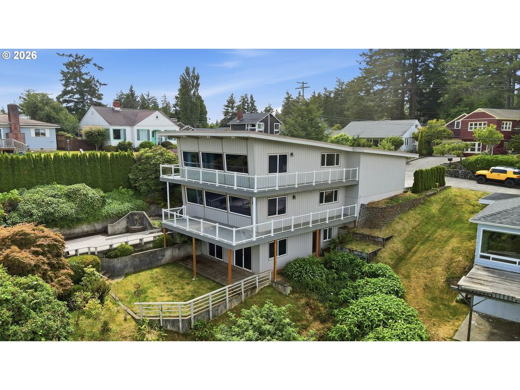 451 Simpson Ave, North Bend