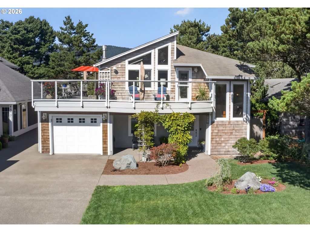 8960 Chinook Ln, Manzanita