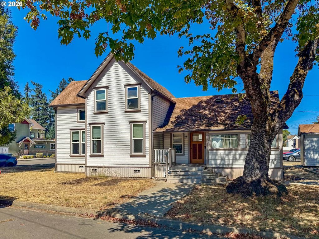 641 W Ballf St, Roseburg