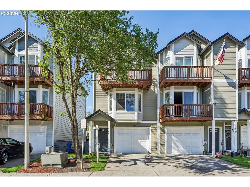 4468 Ne Nicholson Loop, Vancouver