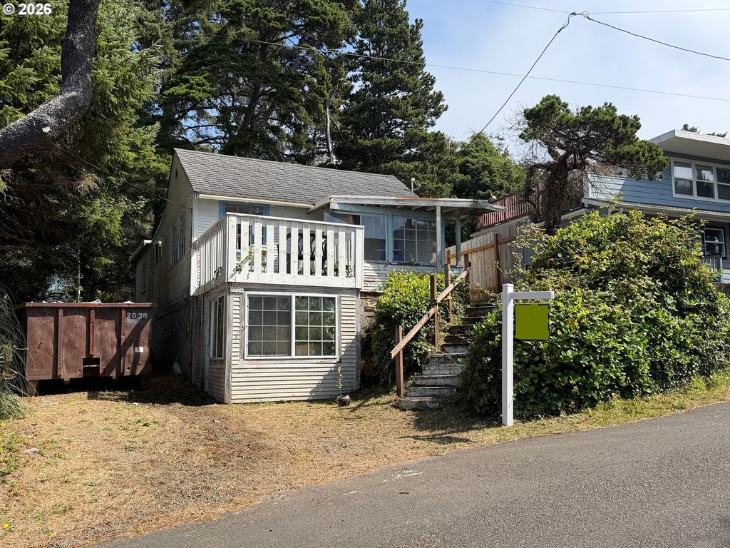2724 Nw Lee Ave, Lincoln City