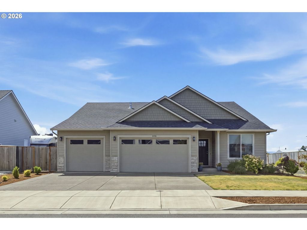 4722 Royal Dr, Albany