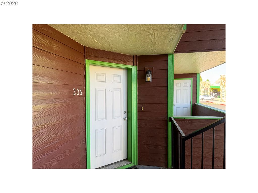 9230 Se Division St 206, Portland