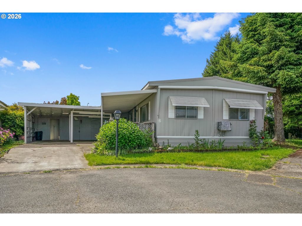 612 N Cascade Dr, Woodburn