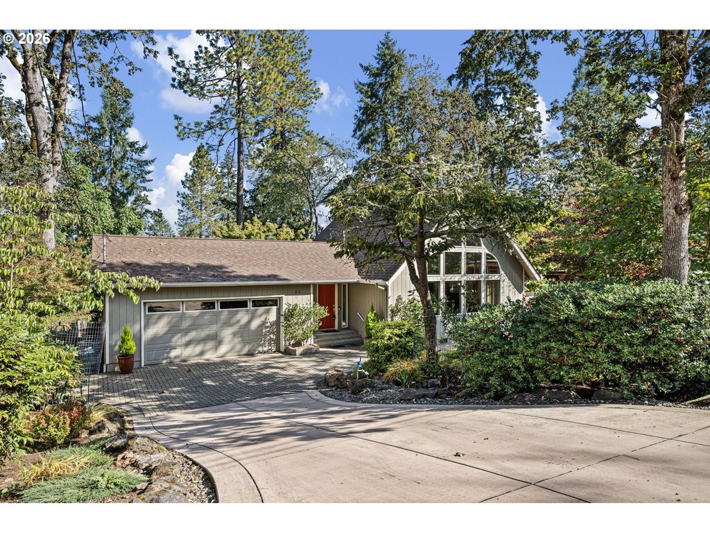 85 W 35th Pl, Eugene