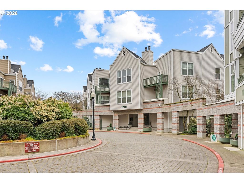 1710 S Harbor Way 202, Portland