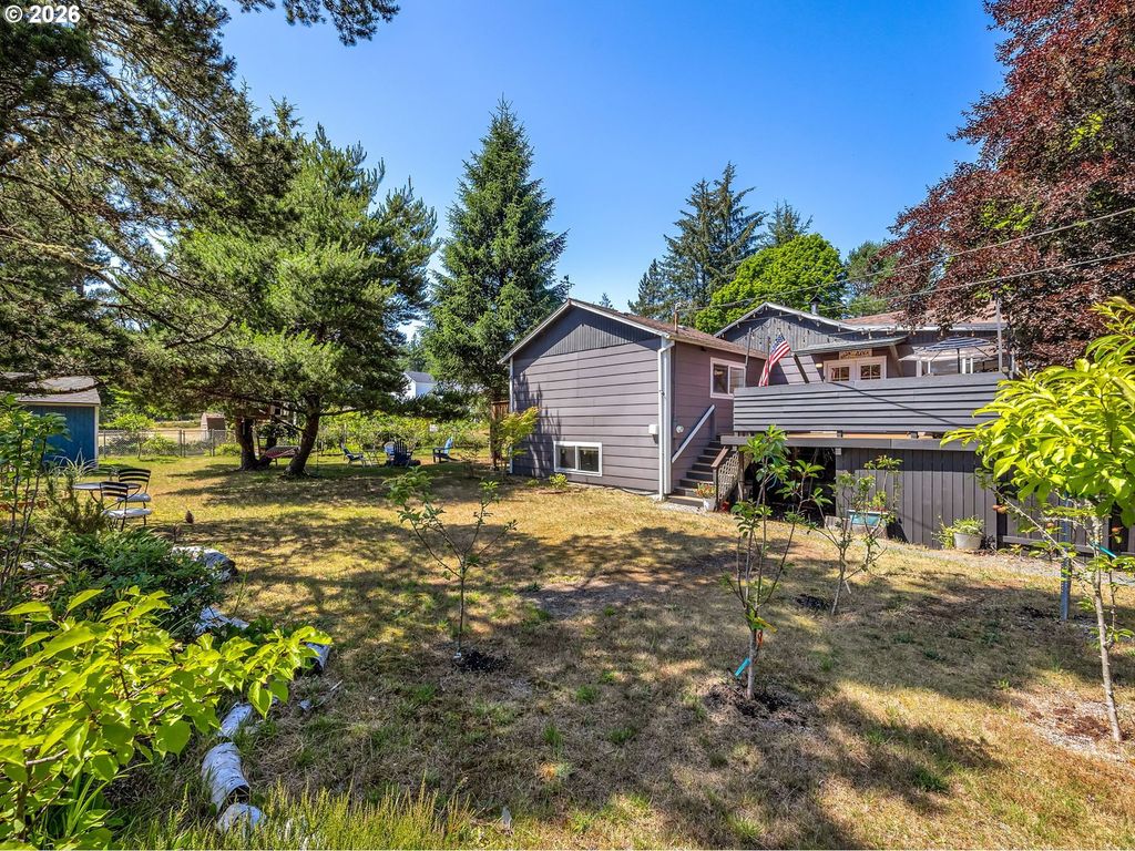 425 County Rd, Manzanita