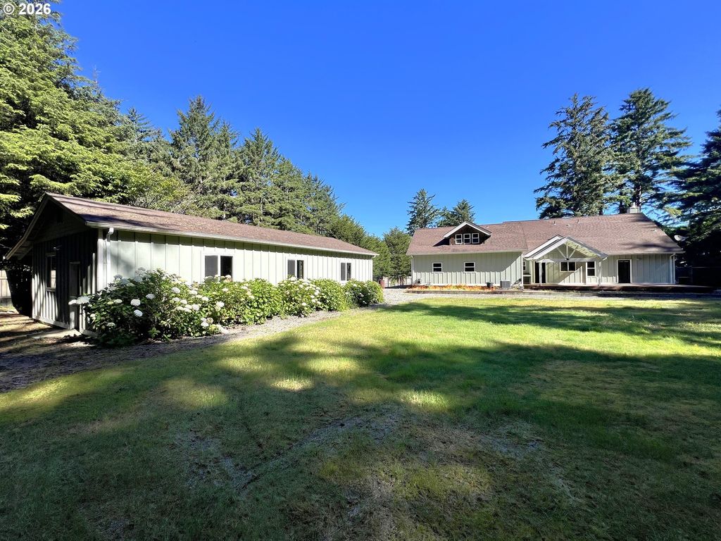 89962 Cape Arago Hwy, Coos Bay