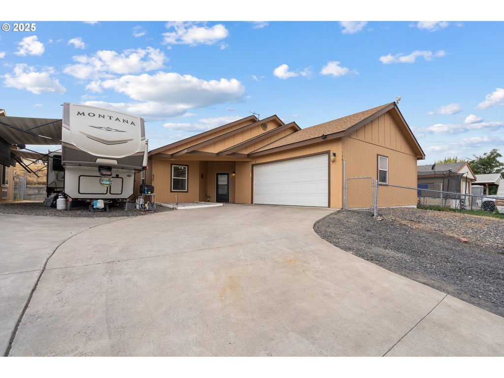 738 E Catherine Ave, Hermiston