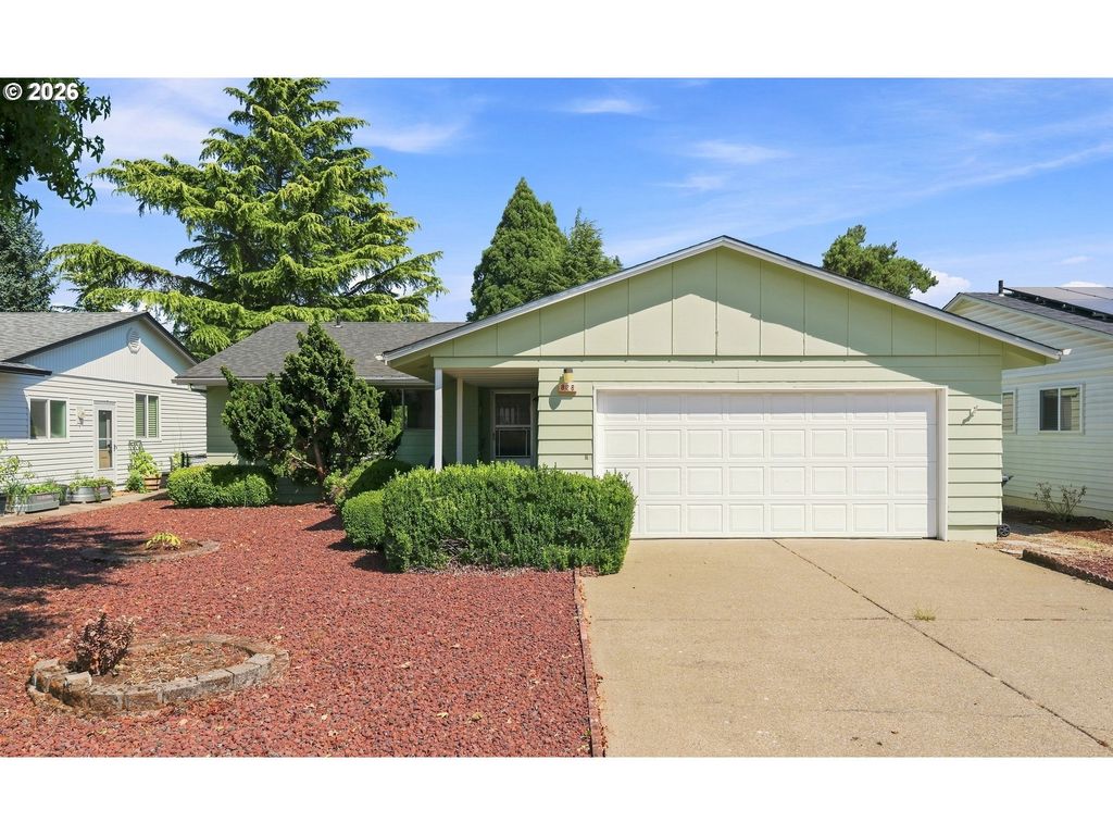828 Oregon Way, Woodburn