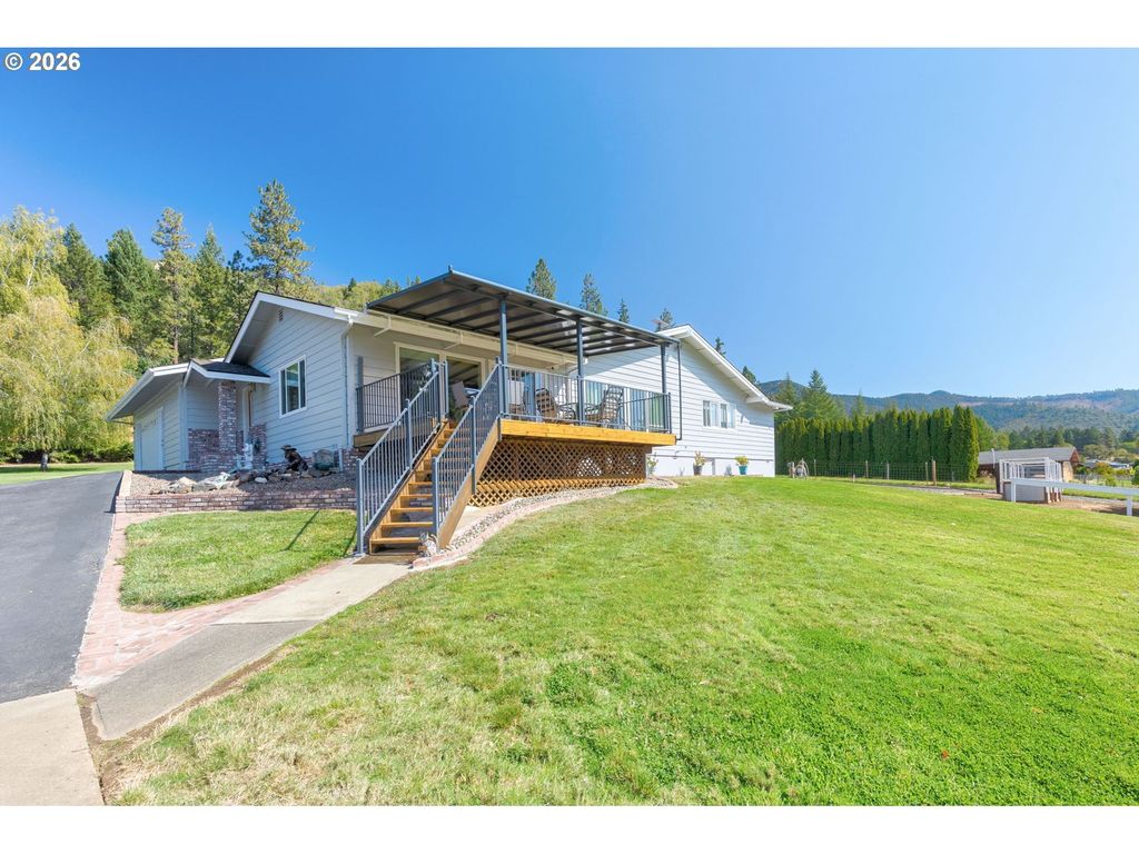 7695 N Applegate Rd, Grants Pass