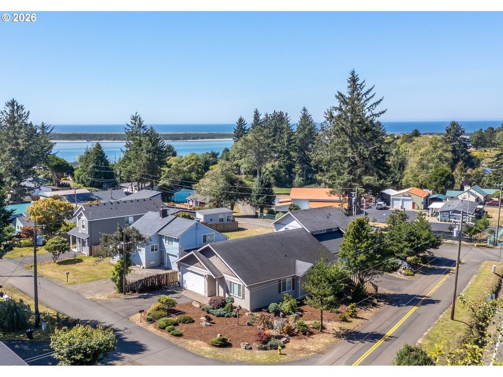 2020 Bayview Ave, Tillamook