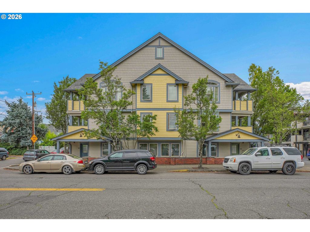 9837 Ne Irving St 312, Portland