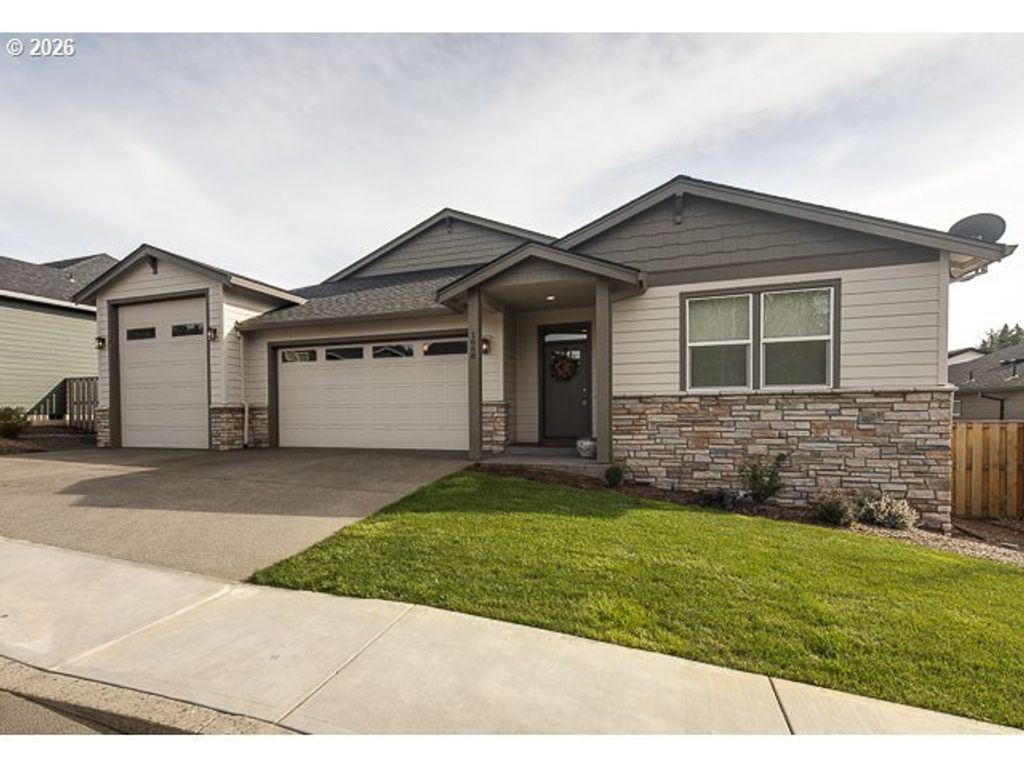 1668 Ne Clayton Dr, Estacada