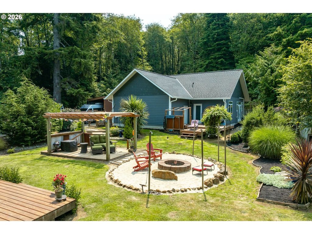 5230 4th St, Tillamook
