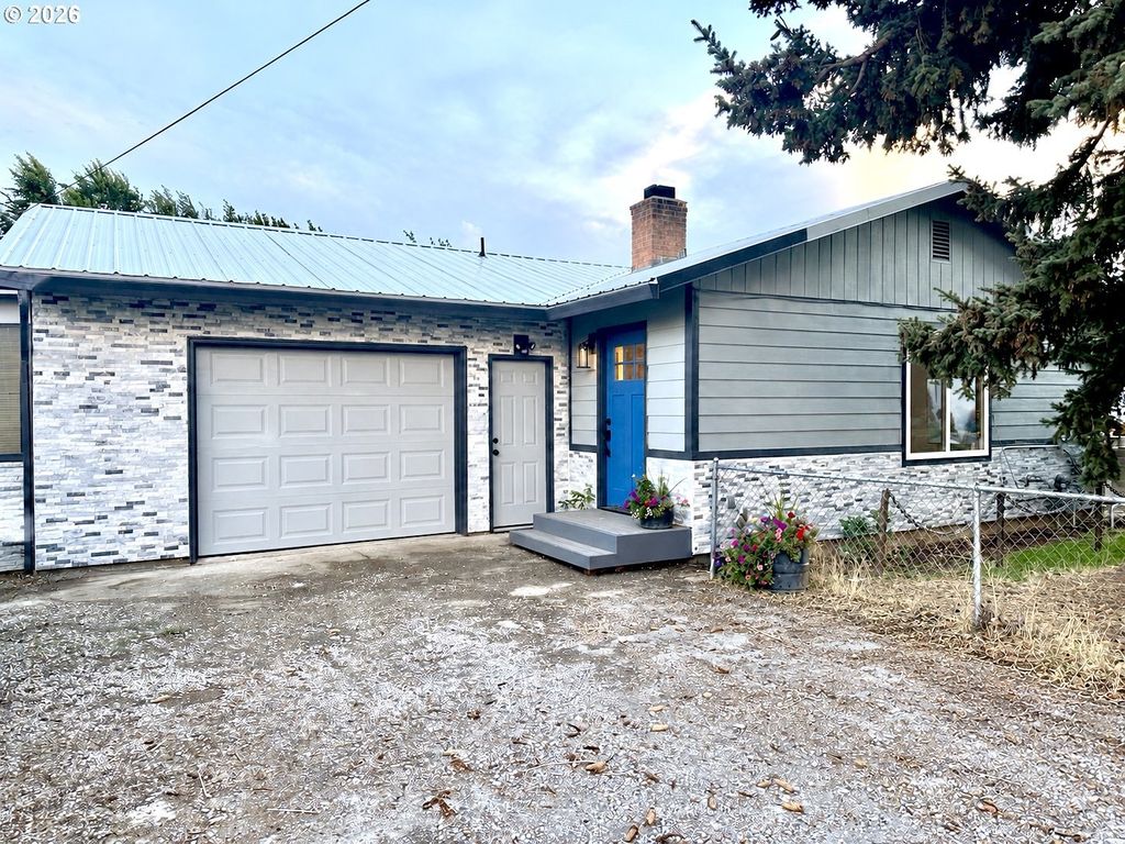 2702 May Ln, La Grande