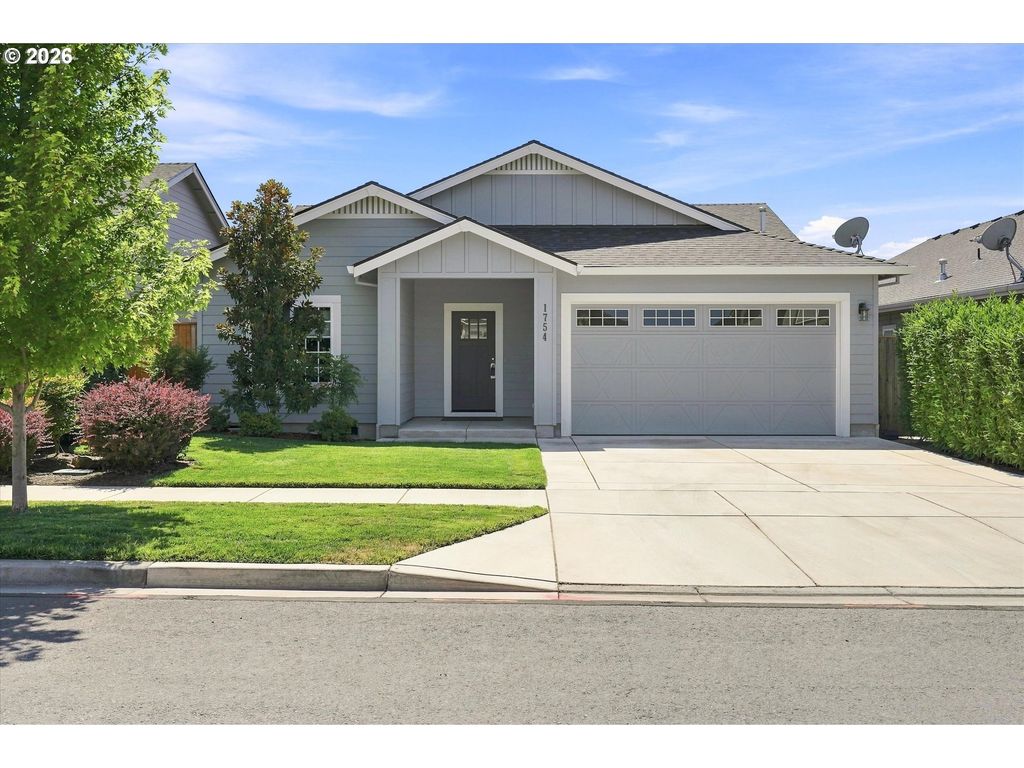 1754 Dragon Tail Pl, Medford