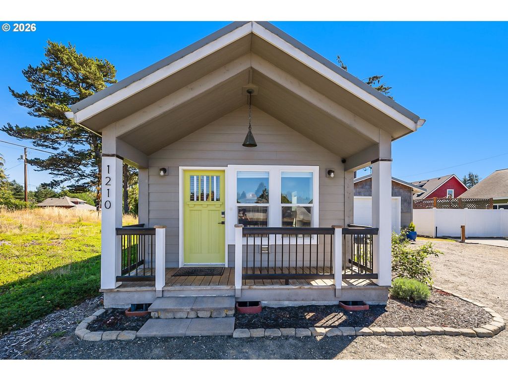 1210 32nd St, Seaview