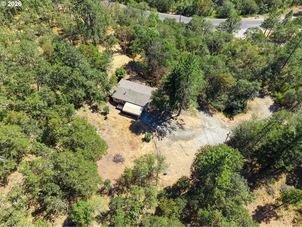 2263 Canyonville Riddle Rd, Riddle