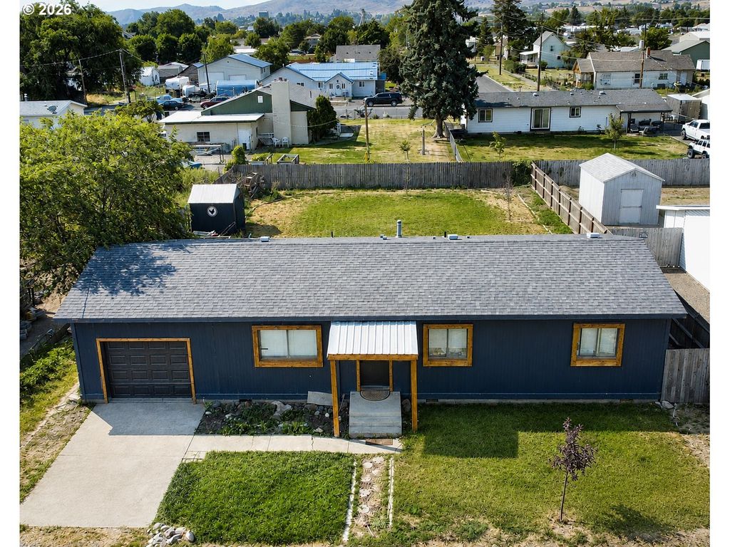 3105 E St, Baker City