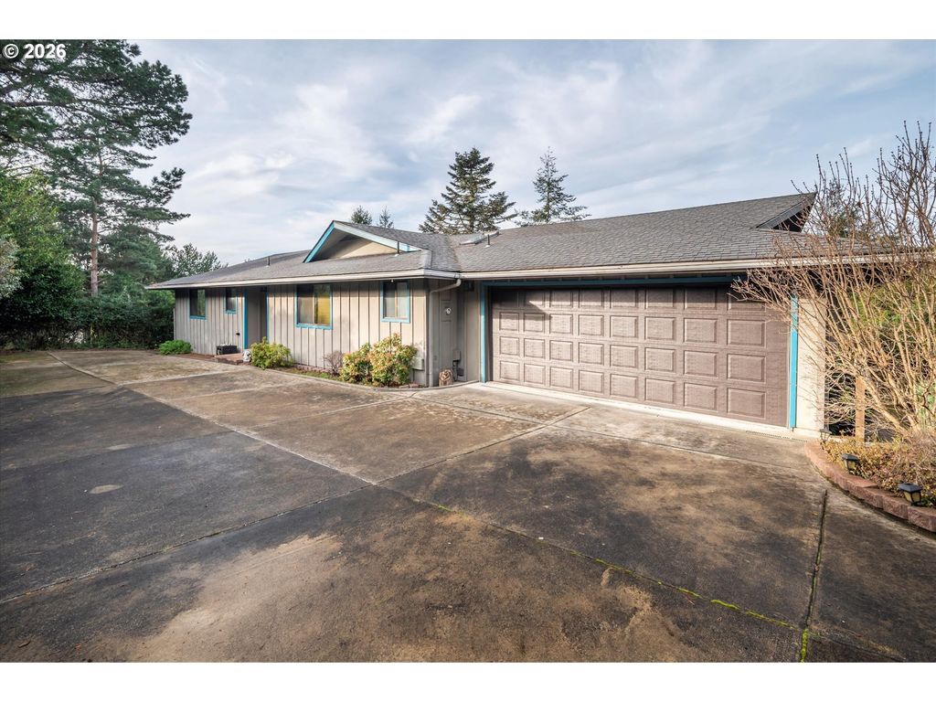 875 Signal Way, Coos Bay