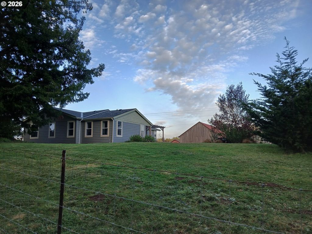 86449 Croft Lake Ln, Bandon