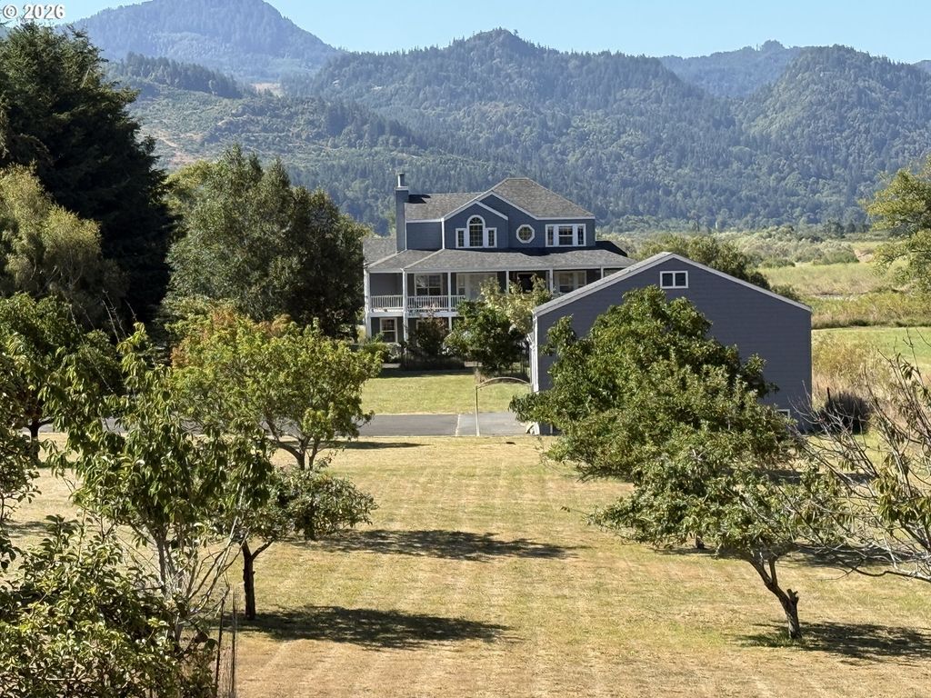 95570 N Bank Rogue River Rd, Gold Beach