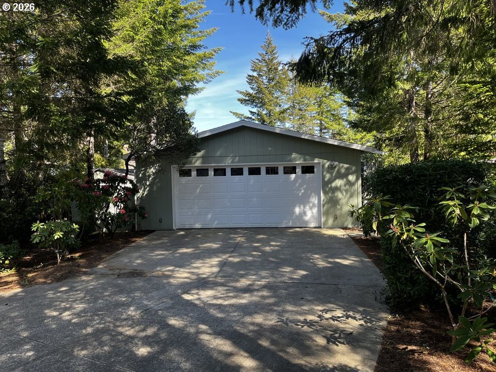 148 Outer Dr, Florence