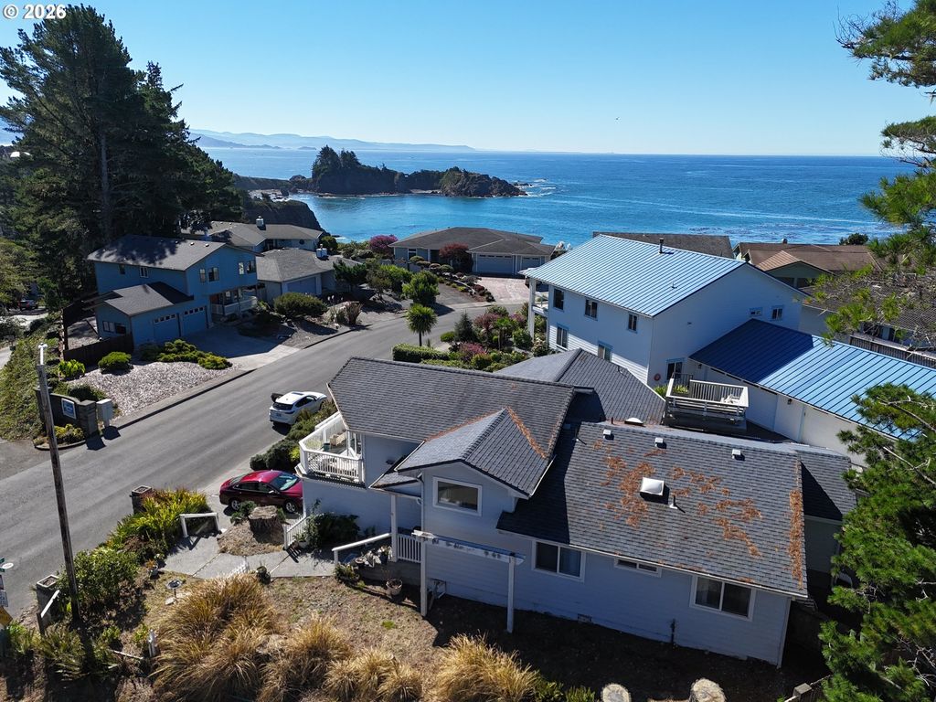 1102 Sandy Ln, Brookings