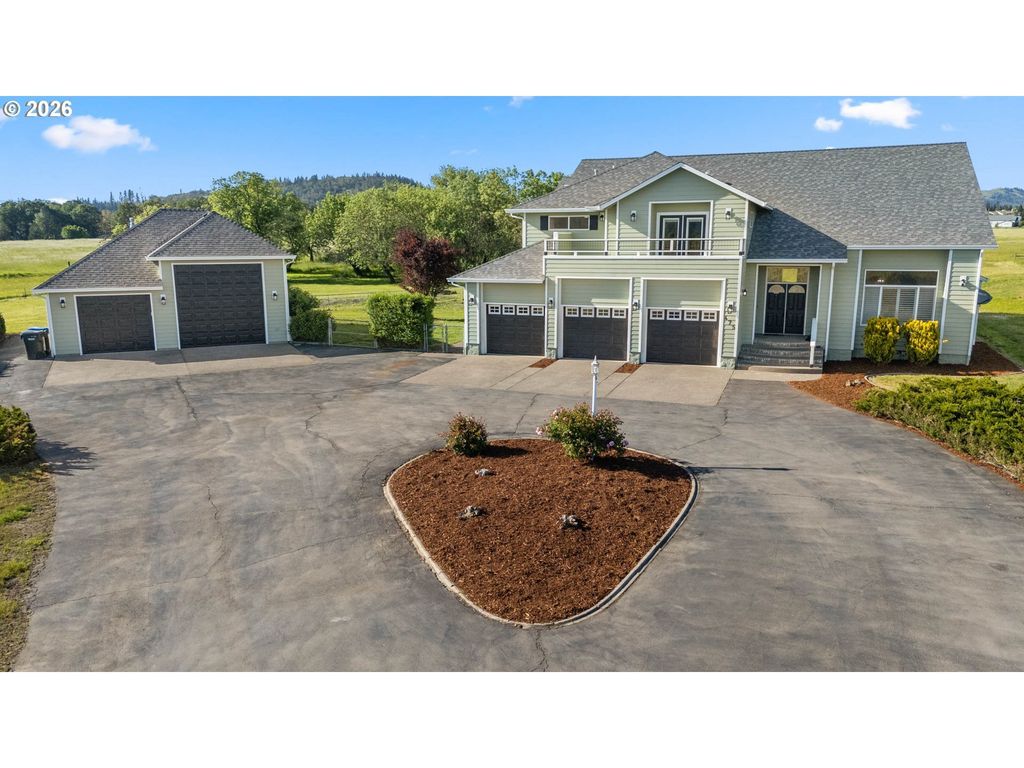 475 Curry Rd, Roseburg