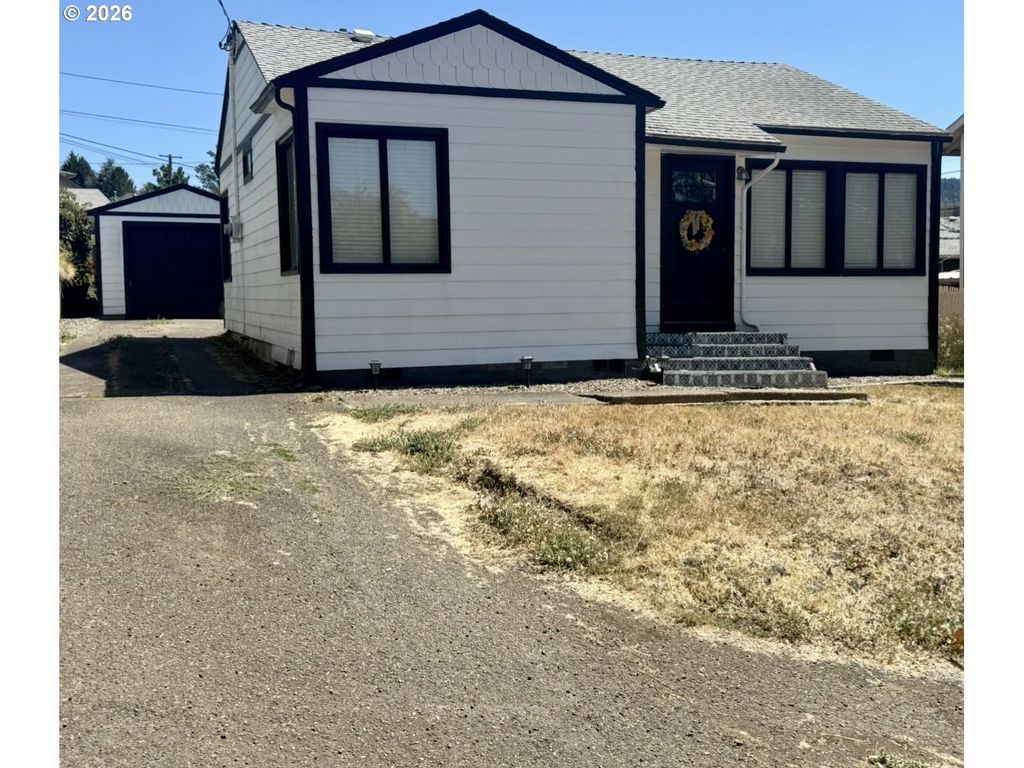 727 Ne Jackson St, Roseburg