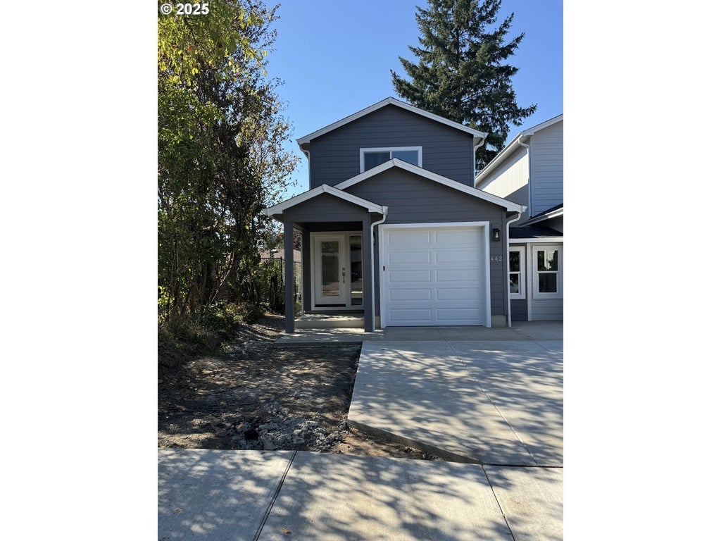 442 W Harrison St, Roseburg