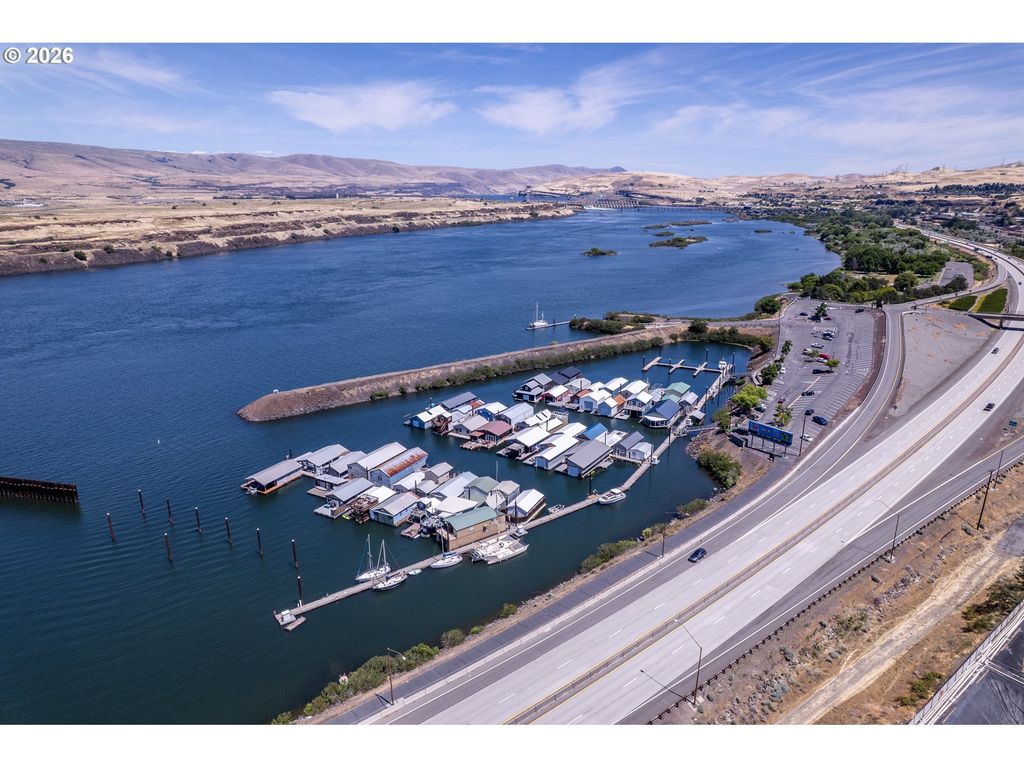 101 N Boat Basin Rd B 16, The Dalles
