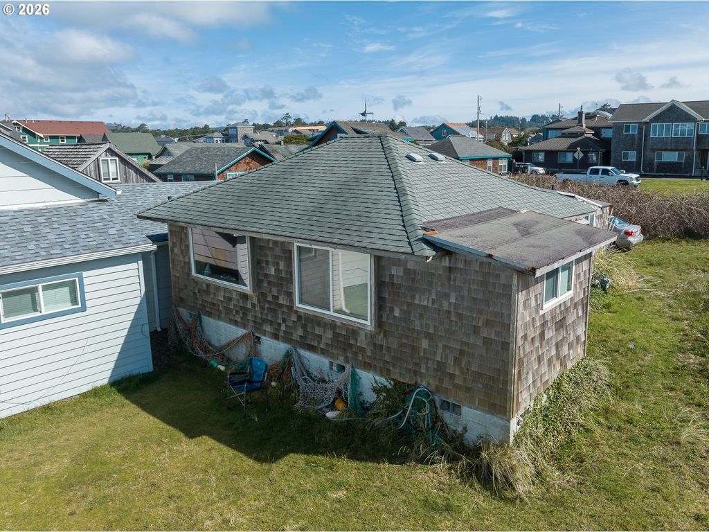 35 Nw Dolphin St, Newport