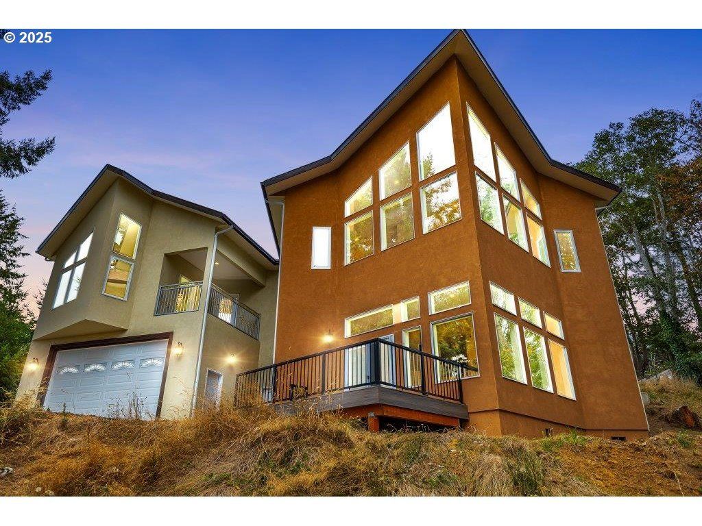 2495 Chester St, North Bend